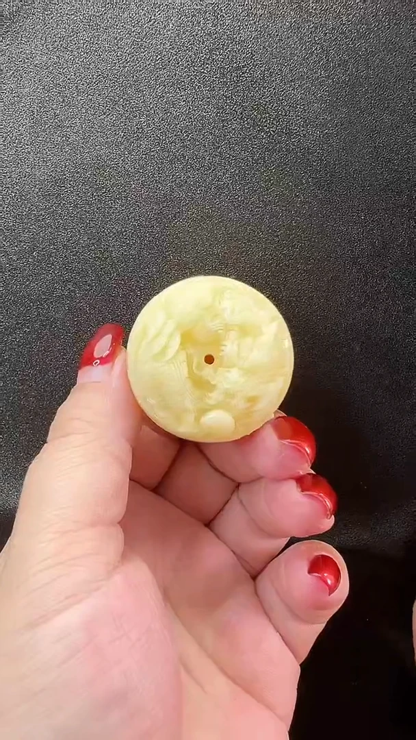 未镶嵌颈饰琥珀吊坠