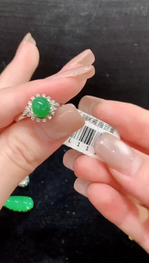 18K金镶嵌戒指翡翠L多样性发其一