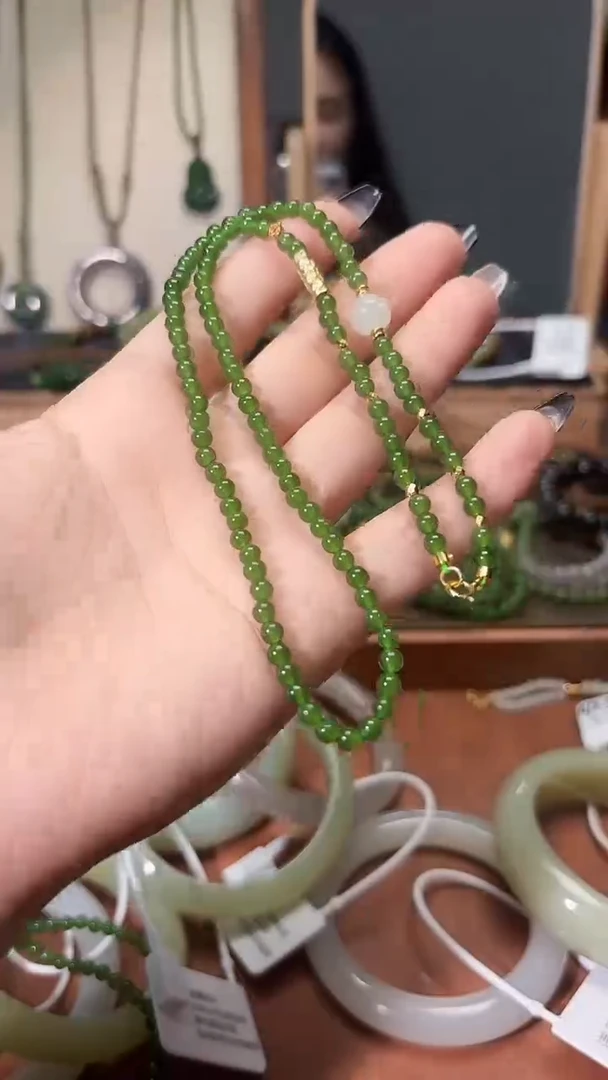 和田玉（碧玉）未镶嵌颈饰1