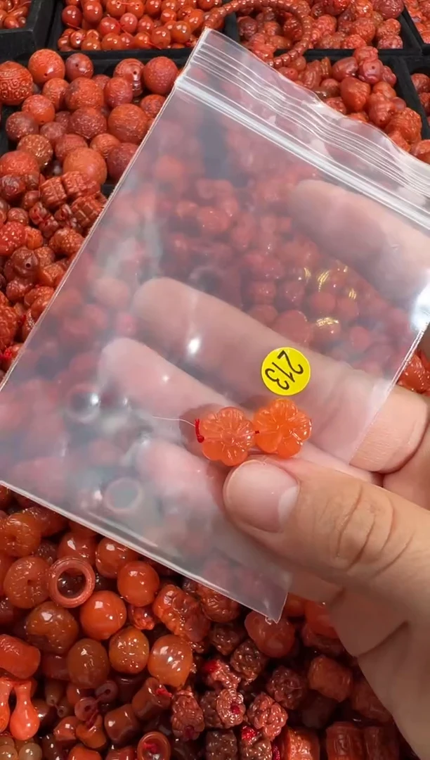 南红玛瑙未镶嵌颈饰1