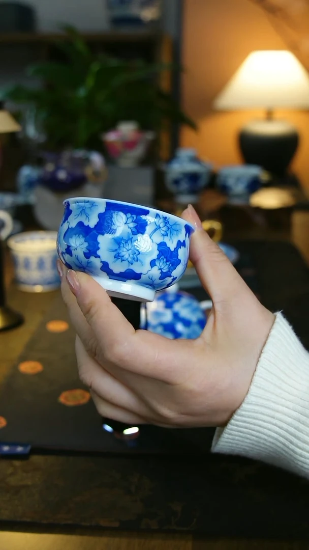 新品蓝地踏水荷花炉式杯