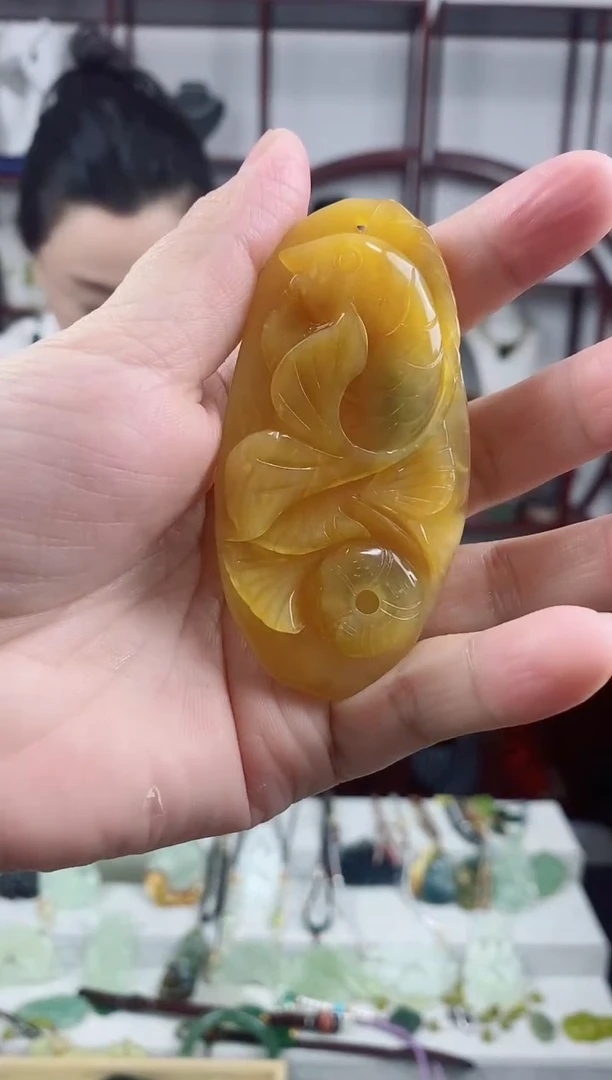 未镶嵌岫玉颈饰1