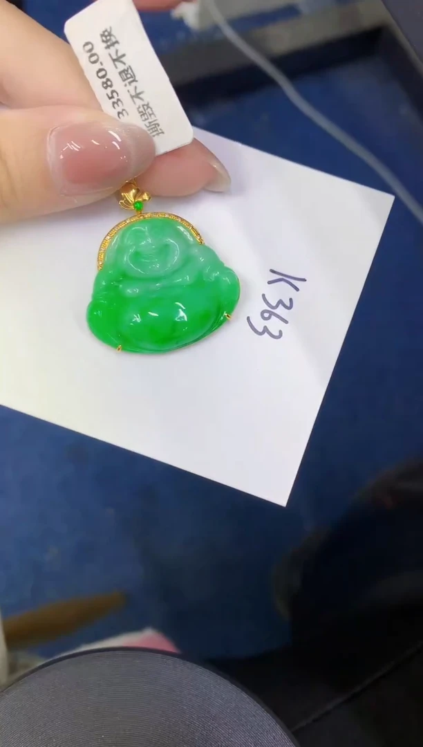 颈饰18K金镶嵌翡翠缅甸天然翡翠A货