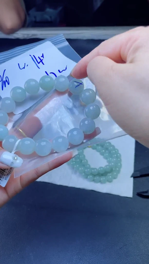 定制翡翠未镶嵌珠串