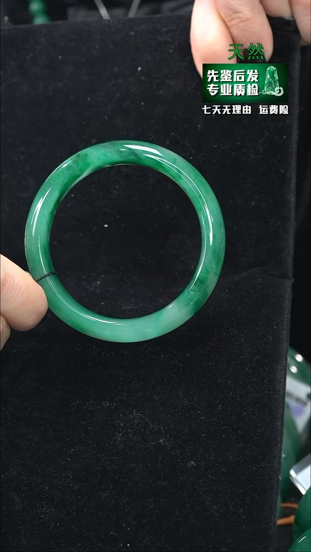 【闪购商品】石英质玉手镯未镶嵌61/62