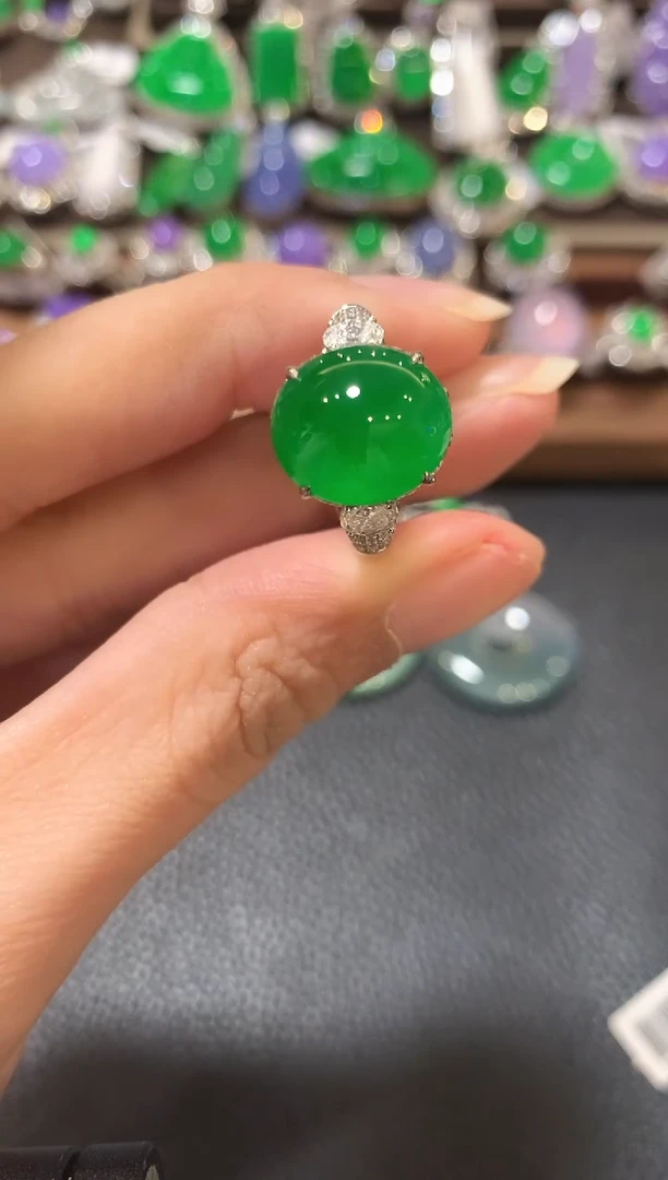 18K金镶嵌戒指翡翠偶**姑m40