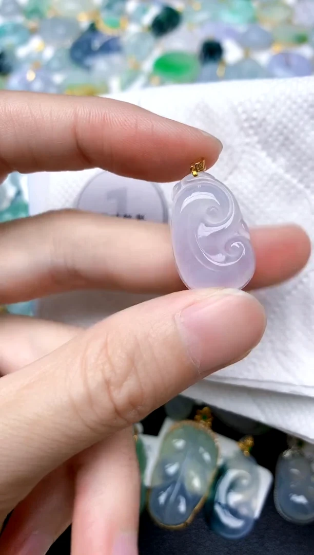 颈饰18K金镶嵌翡翠天然A货翡翠