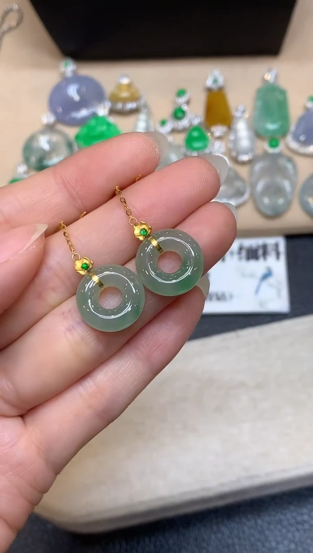 18K金镶嵌翡翠耳饰甜甜圈【无服务费