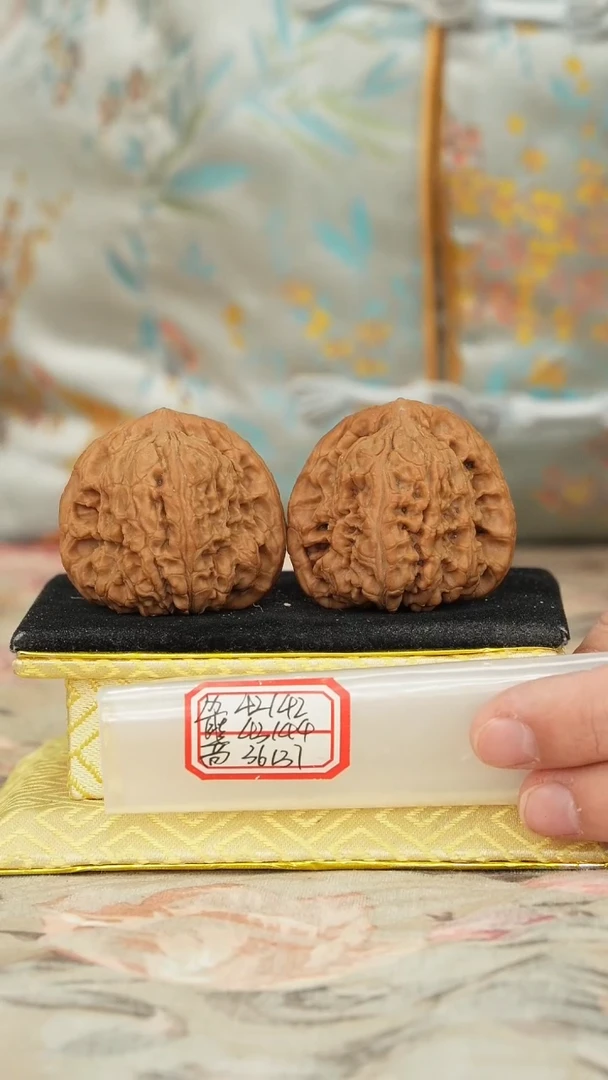 【闪购商品】文玩核桃把件赵喜满南将石