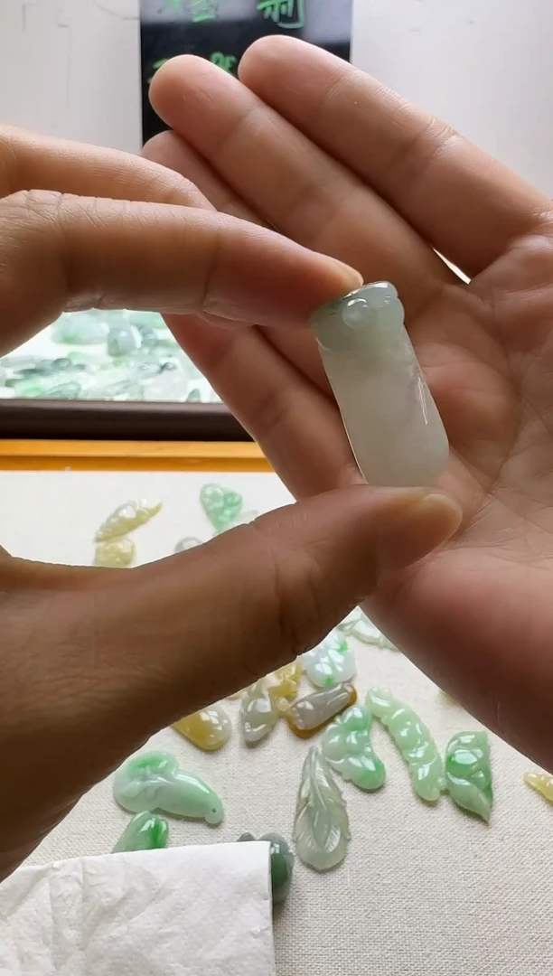吊坠(不含链)未镶嵌翡翠吊坠(不含链) 未镶嵌 翡翠