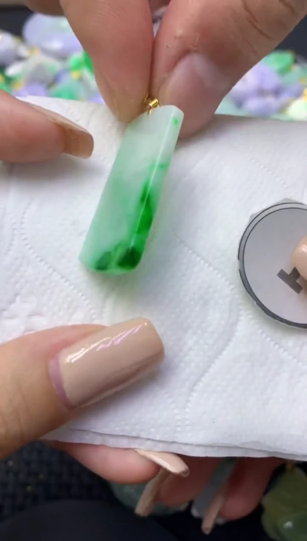 颈饰18K金镶嵌翡翠天然缅甸翡翠A货