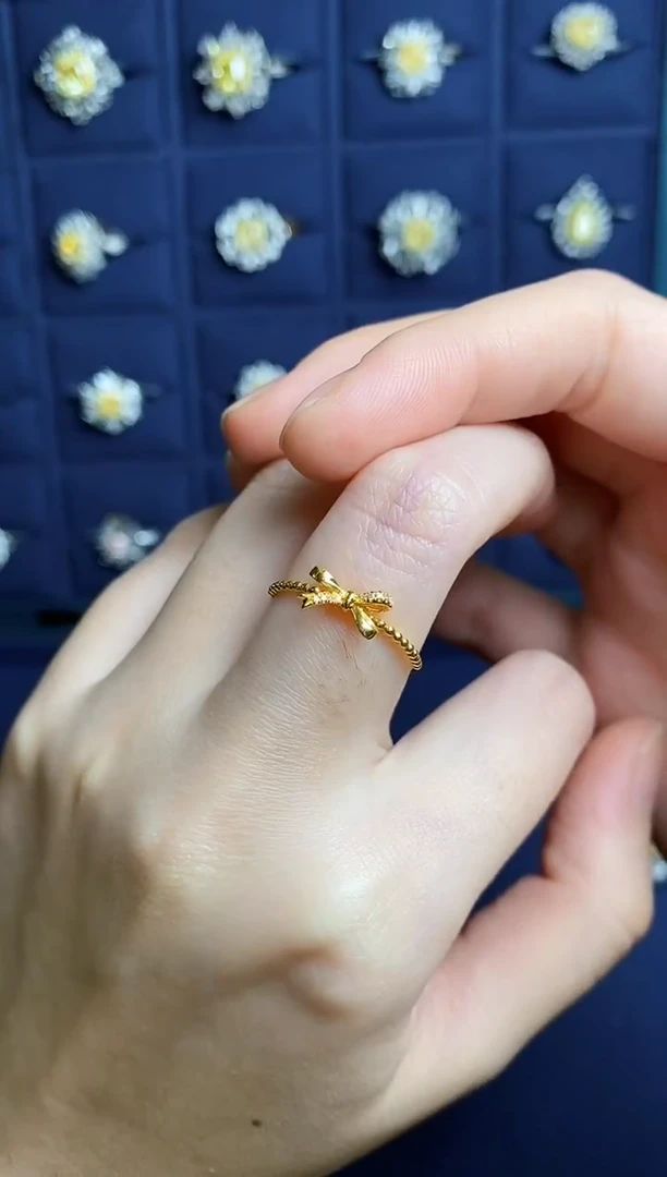 18K金镶嵌戒指钻石1