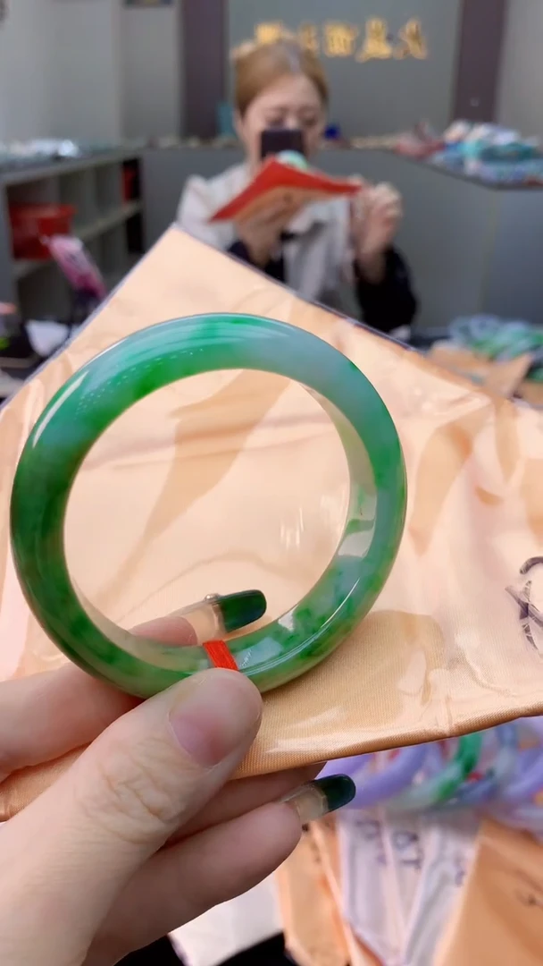 未镶嵌手镯翡翠1070591912