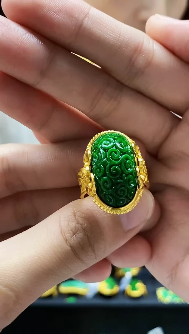 颈饰未镶嵌翡翠湖****梦翡翠戒指