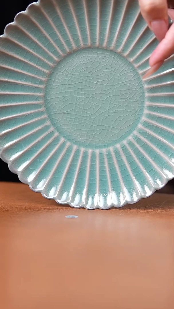 瓷片仿古翡翠绿釉菊瓣盘大瑕