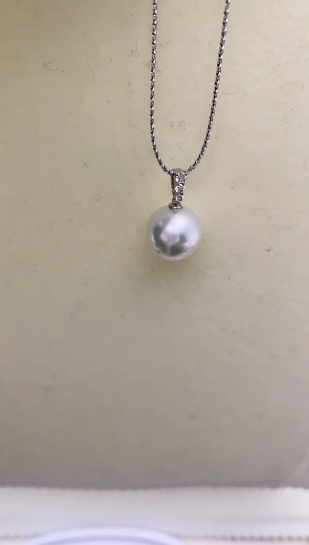 【闪购商品】海水珍珠颈饰18K金镶嵌澳白三钻款吊坠