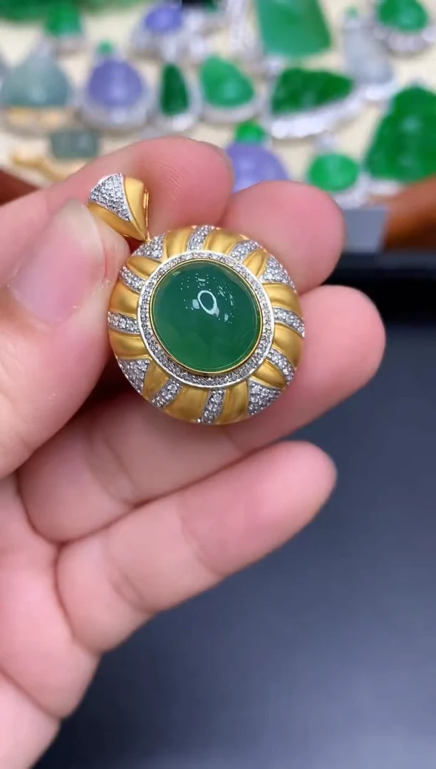 颈饰18K金镶嵌翡翠737-中国好珍宝