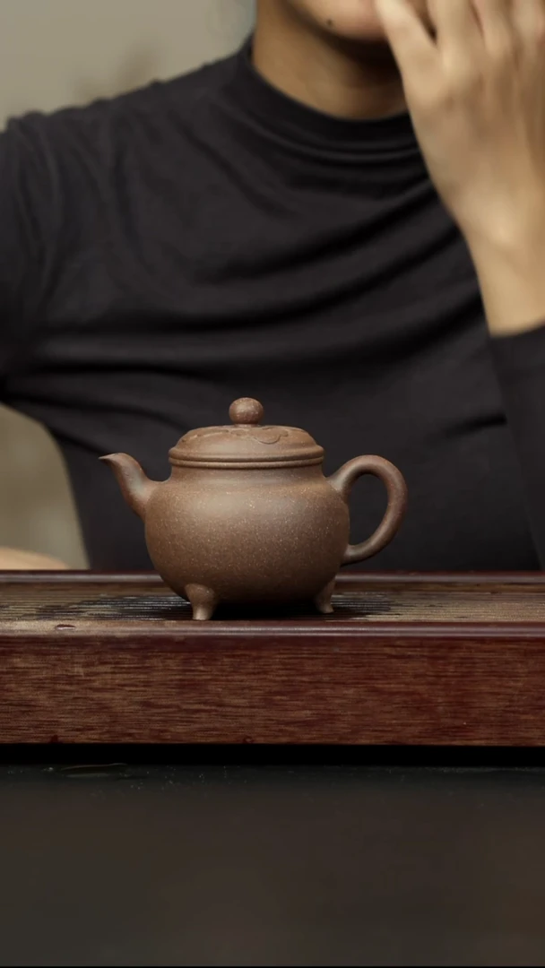 紫砂茶壶百年岩中泥 六拼三足大彬如意