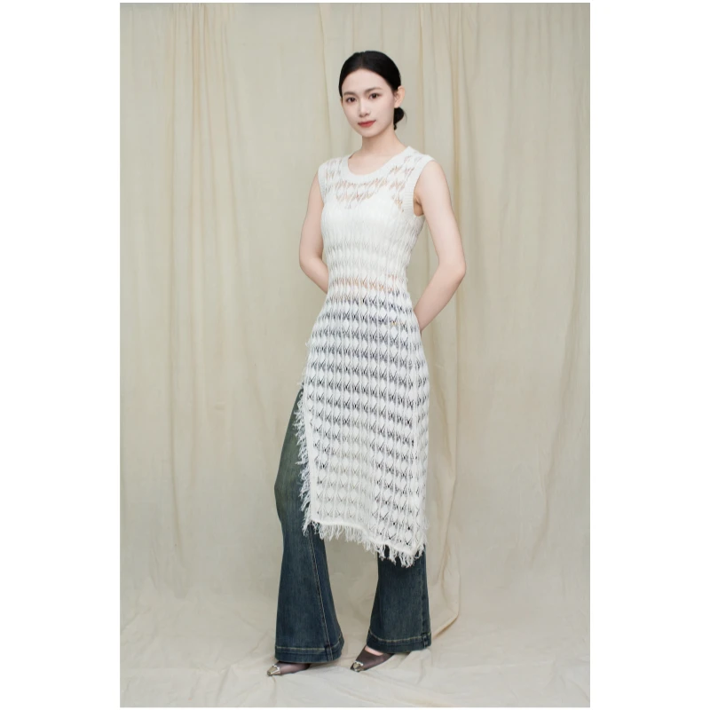 Aug.【云隙】镂空长裙子女夏季时尚混闪无袖针织连衣裙 LYQ25003