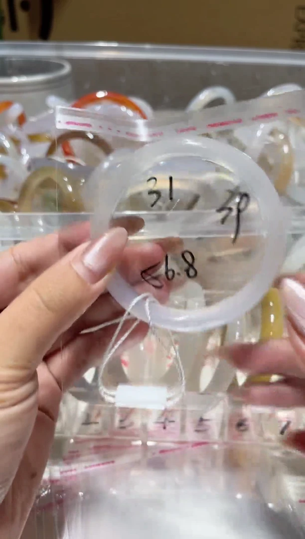 手镯玛瑙/玉髓未镶嵌澳****鼠031