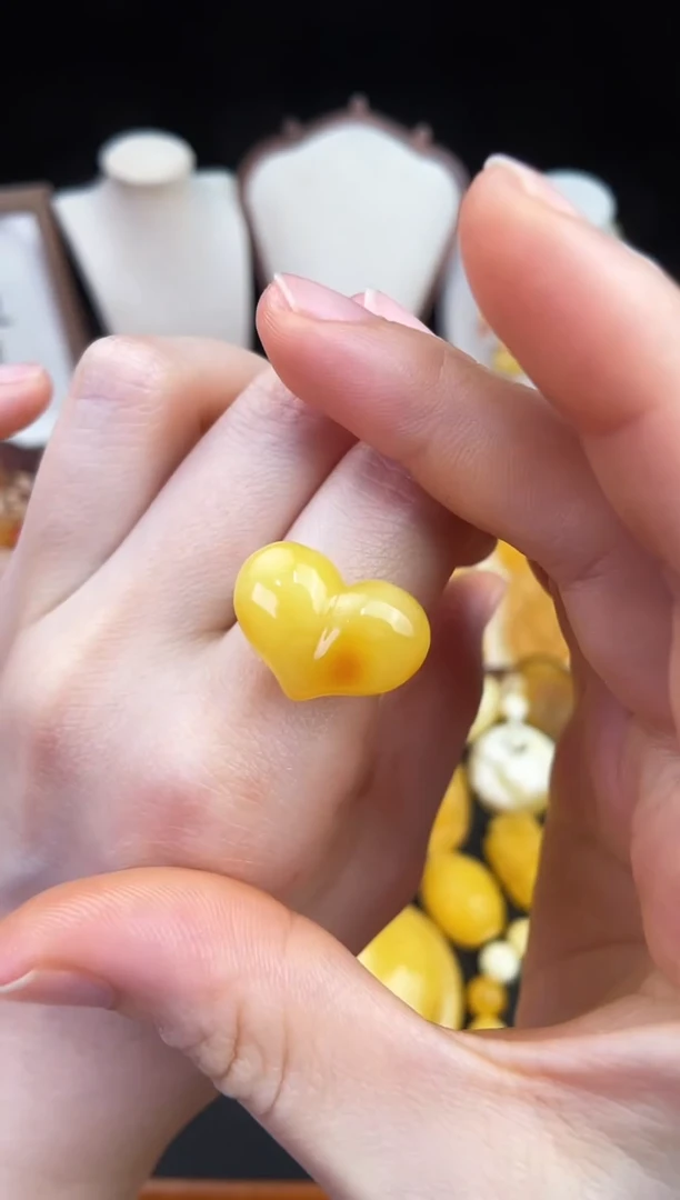 琥珀未镶嵌珠宝奇石柒月