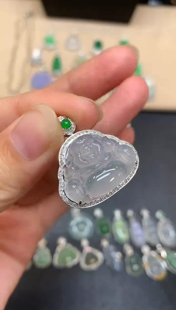 颈饰18K金镶嵌翡翠佛公【无服务费