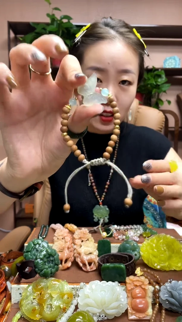 未镶嵌岫玉吊坠多样性发货发其中之一