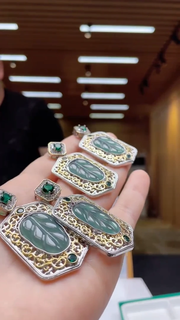 翡翠未镶嵌颈饰多样性发货（只发一件）x8