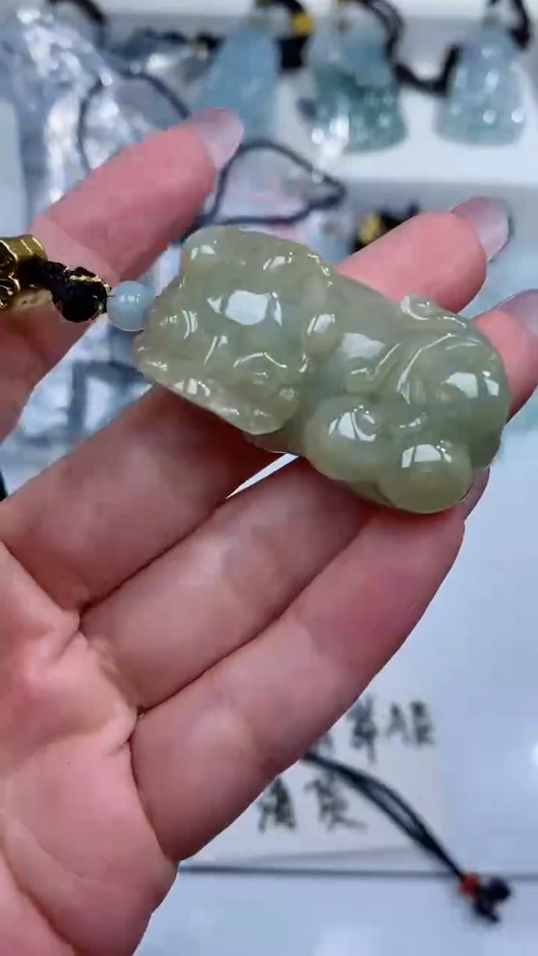 颈饰未镶嵌翡翠吊坠