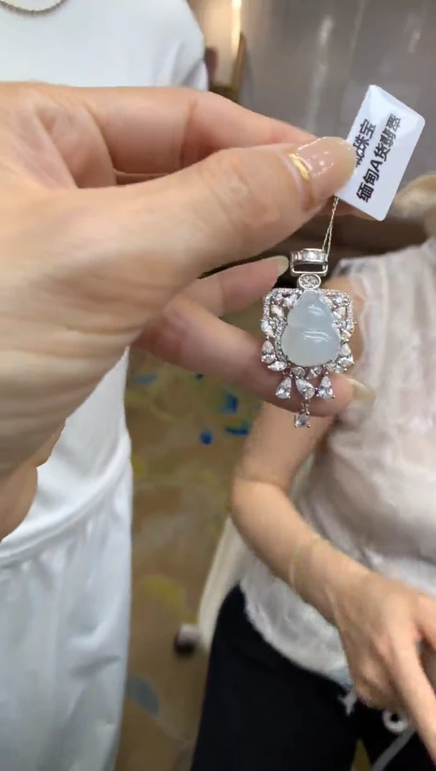 翡翠银S925镶嵌颈饰葫芦