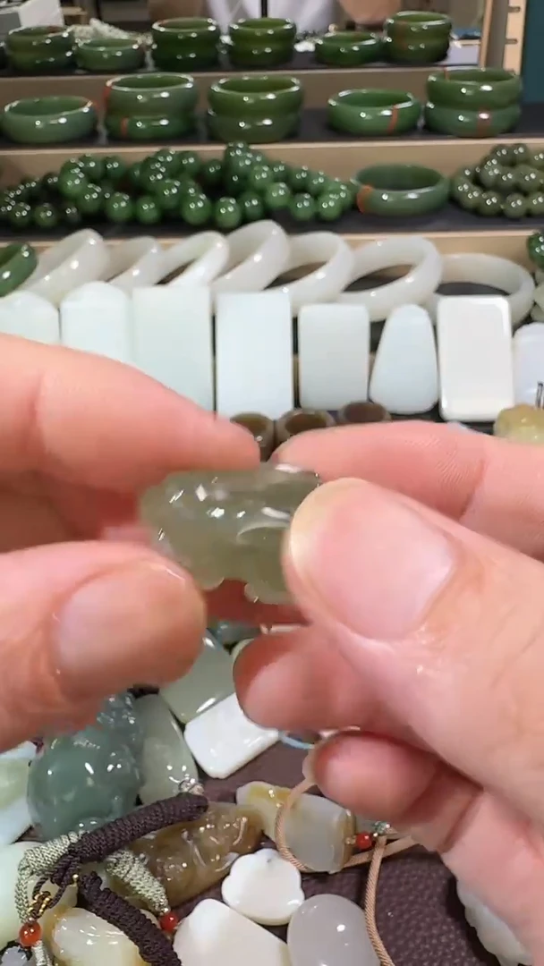 吊坠(赠链)未镶嵌和田玉兔