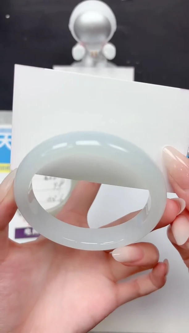 未镶嵌手镯石英质玉61-61.8