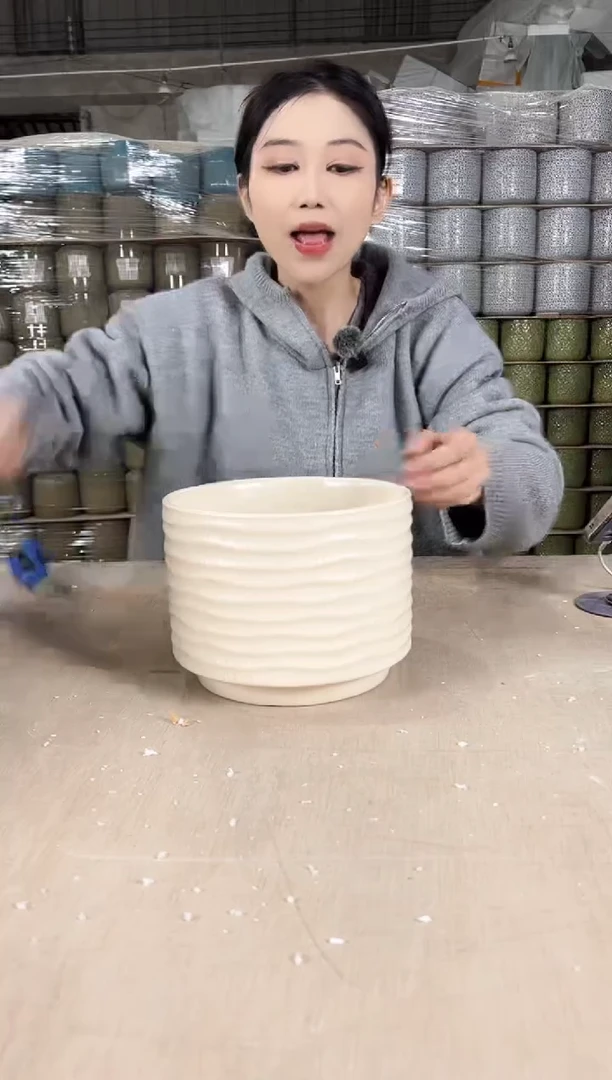 【闪购商品】陶瓷杯型格子米黄19x14