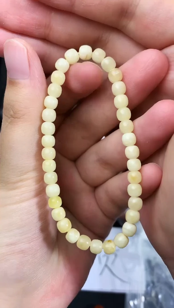 蜜蜡未镶嵌珠宝奇石30