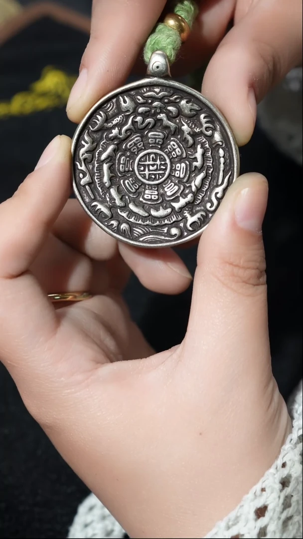 铜铁合金类火焰麟甲熊九宫吊牌