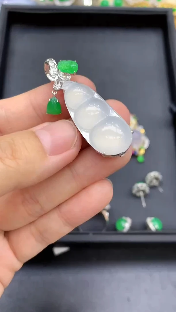 颈饰18K金镶嵌翡翠802-中国好珍宝