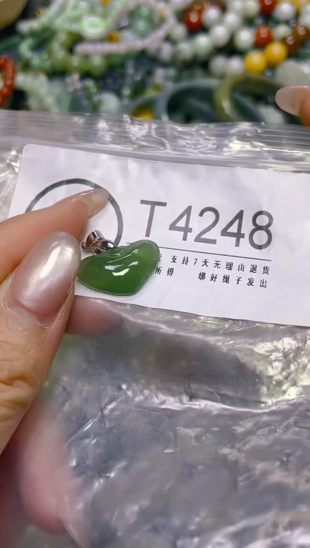 颈饰未镶嵌翡翠/T/翡翠A货，一件也是批发价