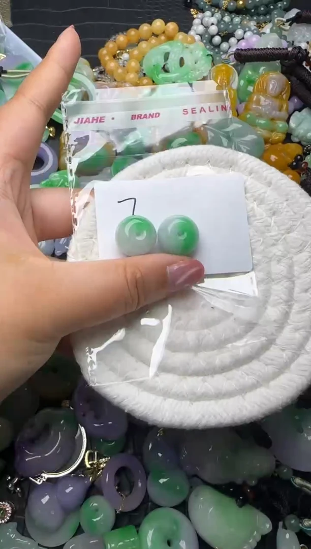 颈饰未镶嵌翡翠天然缅甸翡翠吊坠