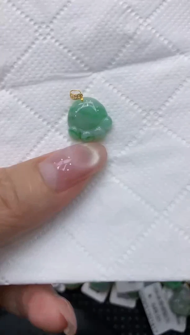 翡翠18K金镶嵌颈饰111111111