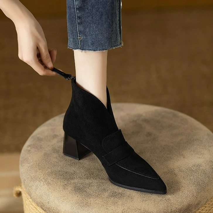 法式短筒后拉链粗跟及踝靴秋冬小短靴尖头V口高跟短靴女春秋单靴