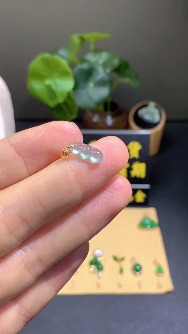 颈饰18K金镶嵌翡翠翡翠A货