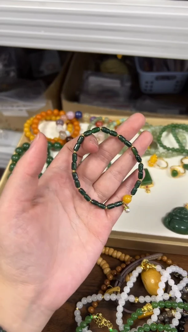 未镶嵌手链翡翠天然翡翠直筒蜜蜡设计款手链[0019]
