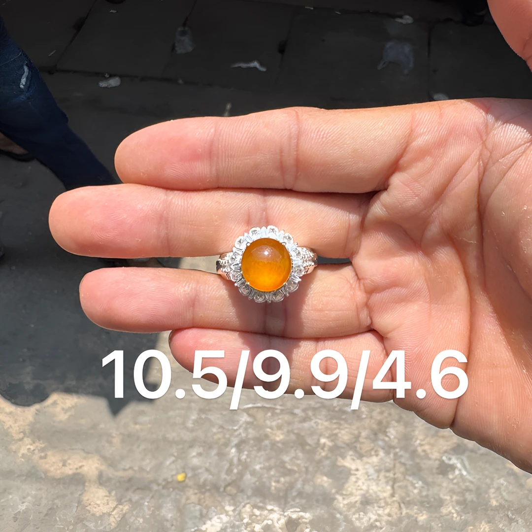 0709(小哪吒在源头)玻璃种翡翠黄翡戒面干净肉细杠味荧光足M180