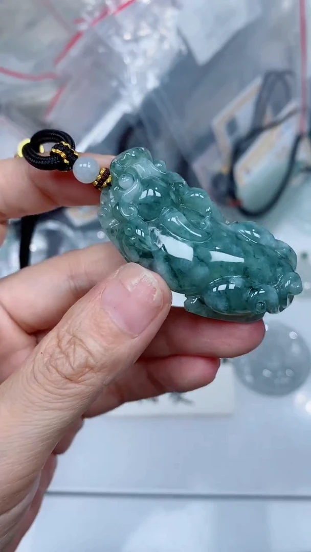 颈饰未镶嵌翡翠吊坠