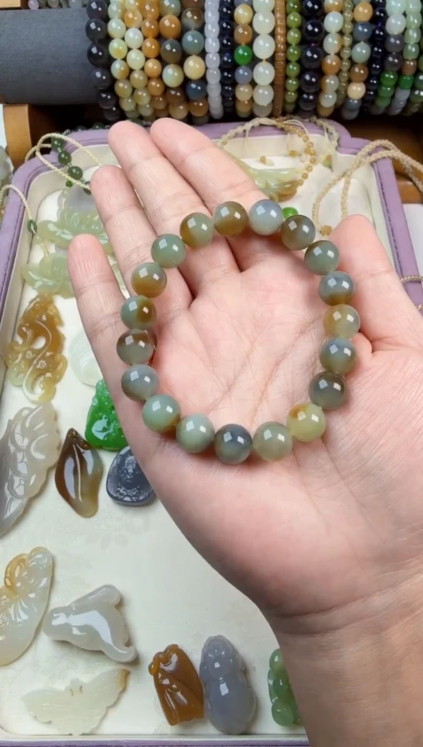 未镶嵌手串和田玉y****1楼兰三色10mm手串