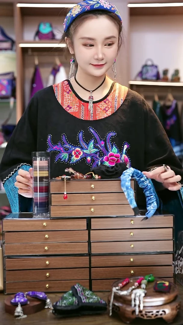 织绣L649黔东南苗族刺绣  首饰盒