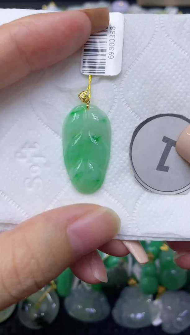 颈饰18K金镶嵌翡翠天然缅甸翡翠A货