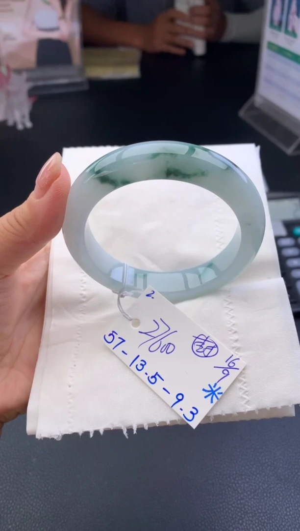 未镶嵌手镯翡翠手镯