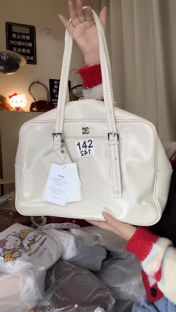 pu以直播链接为准 默认微瑕142  有点破皮