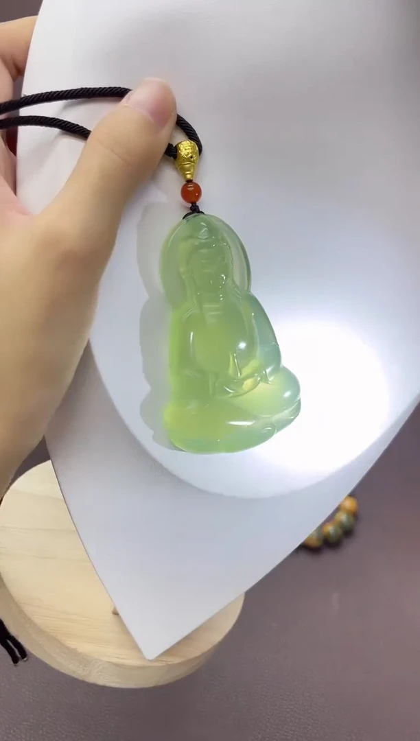 未镶嵌岫玉颈饰吊坠